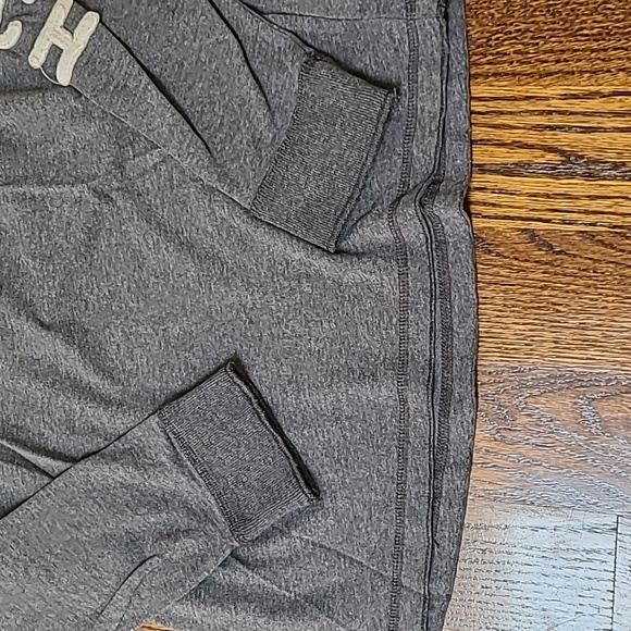 Abercrombie & Fitch Gray Long Sleeve Muscle T-Shirt Size Small - Picture 2 of 7